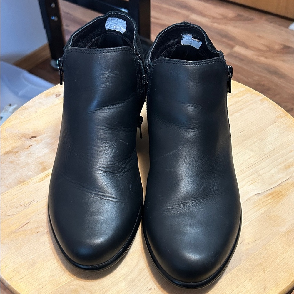 Naot Elegant Black Ankle Booties